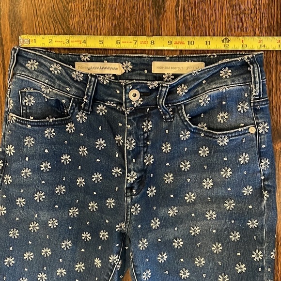 Anthropologie Pilcro Daisy Embroidery High Rise Crop Jeans - Picture 9 of 15